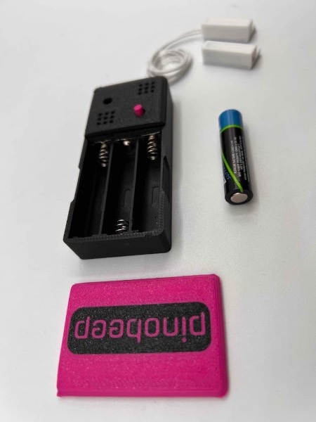 Geöffnerter Deckel mit Sensorik